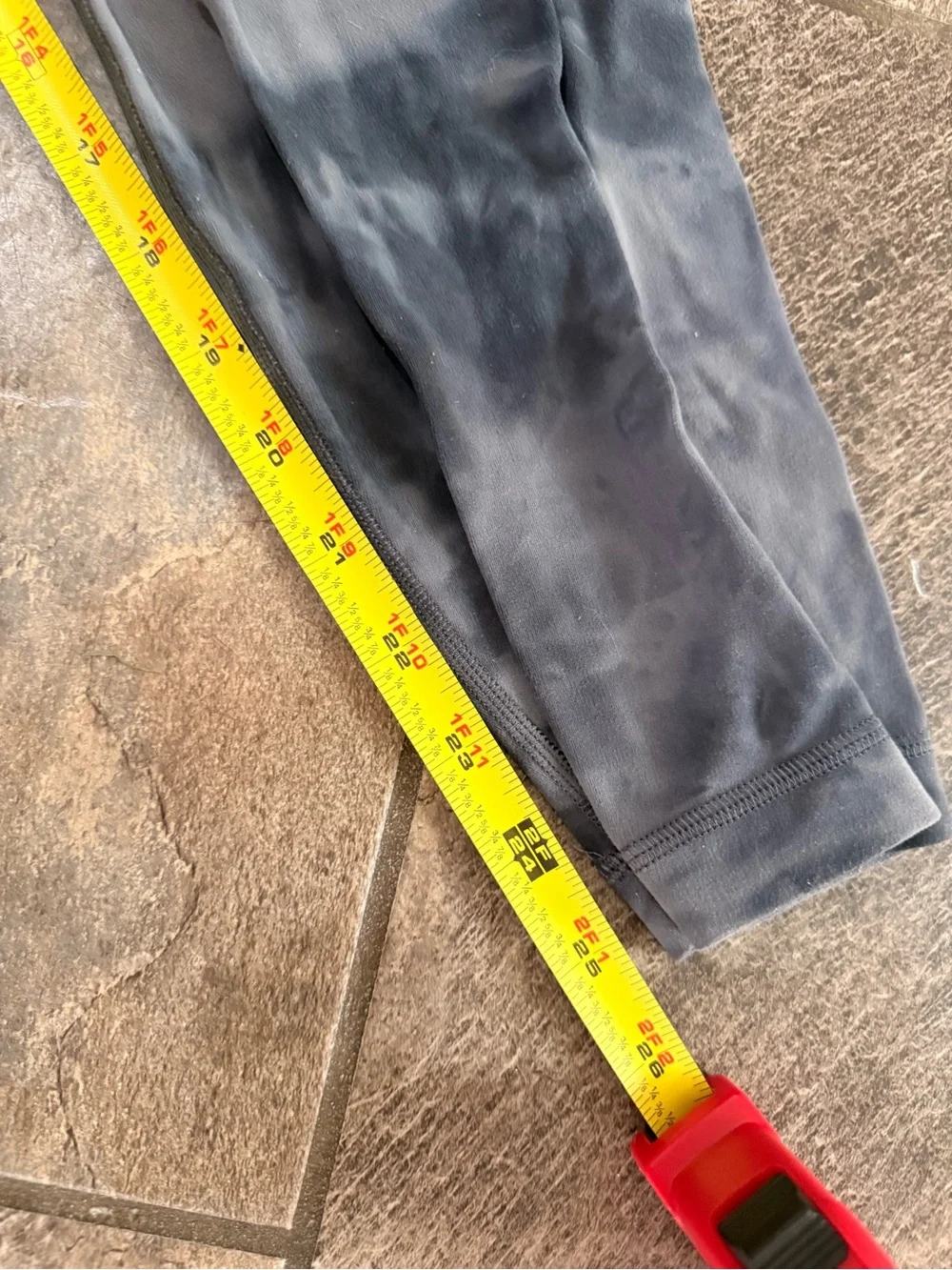 Lululemon Diamond Dye Aligns size 10, 25” inseam